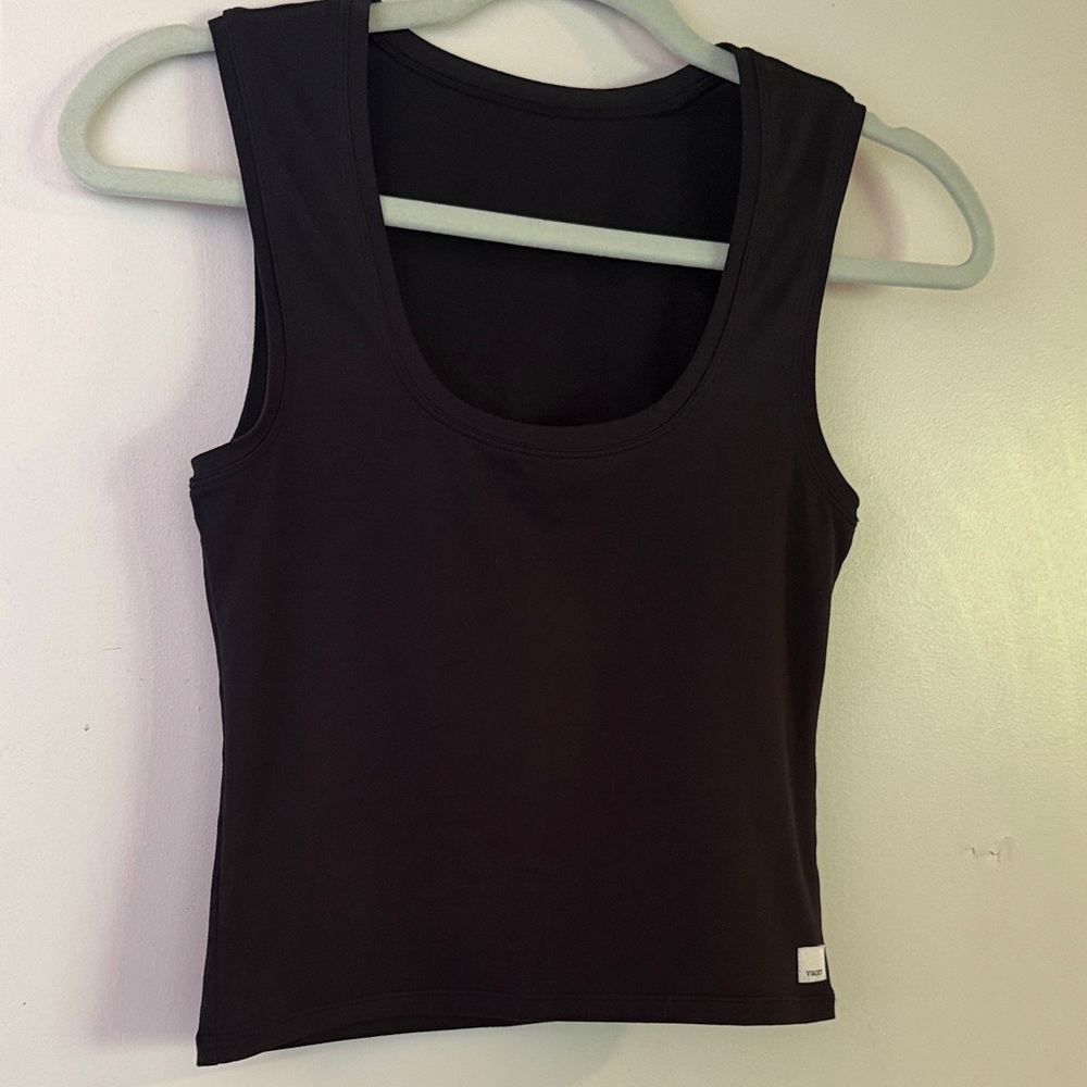 Vuori Halo Essential Scoop Neck Tank